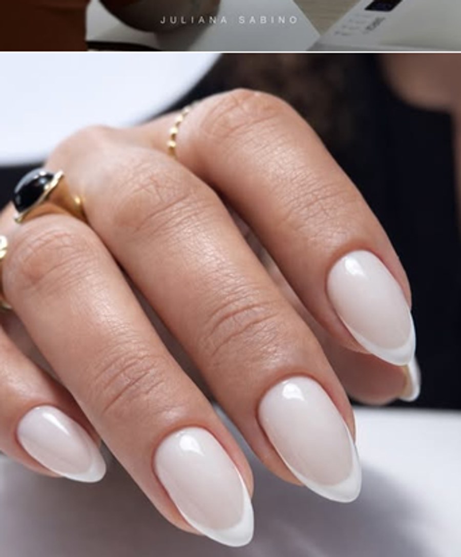 Resultado final: unhas amêndoa em branco leitoso